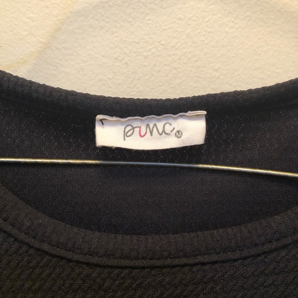 Adorable black dress with waist ruffle like - Picture 3 of 5